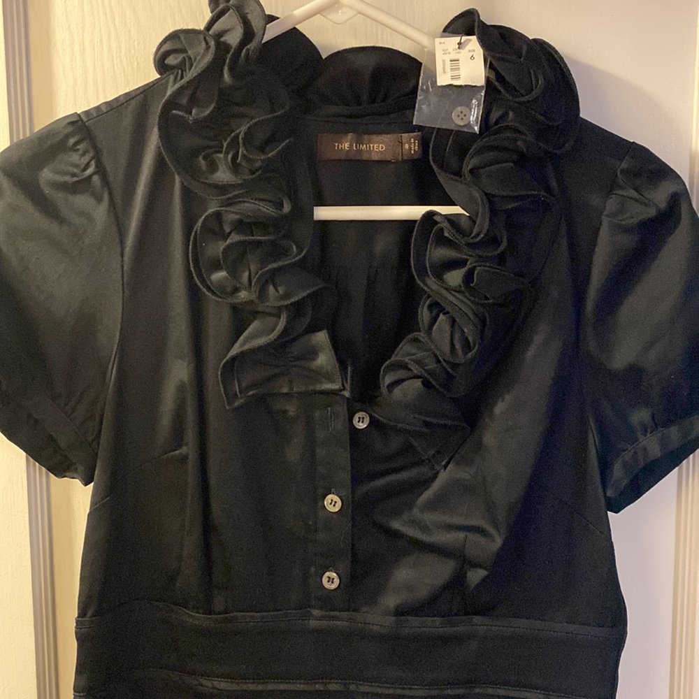 The limited black dress. Size 6. NWT